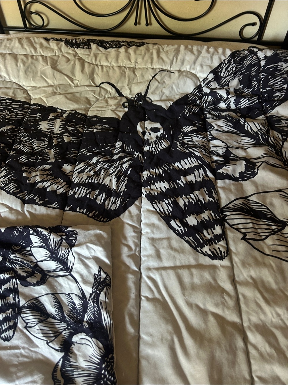 Butterfly skull theme comforter and shams - Picture 2 of 2